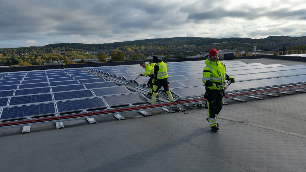 Smart Elektro Leverer Elektroinstallasjonen Pa Solenergianlegget Til Asko Pa Kalbakken 8211 Ca 1 2 Mw Anlegg 8211 Norges Tredje Storste Solenergianlegg